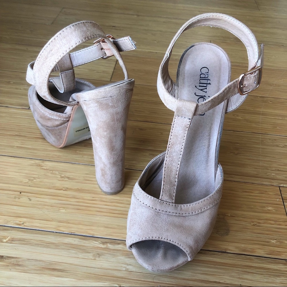 BEIGE CHUNKY HEELS✨